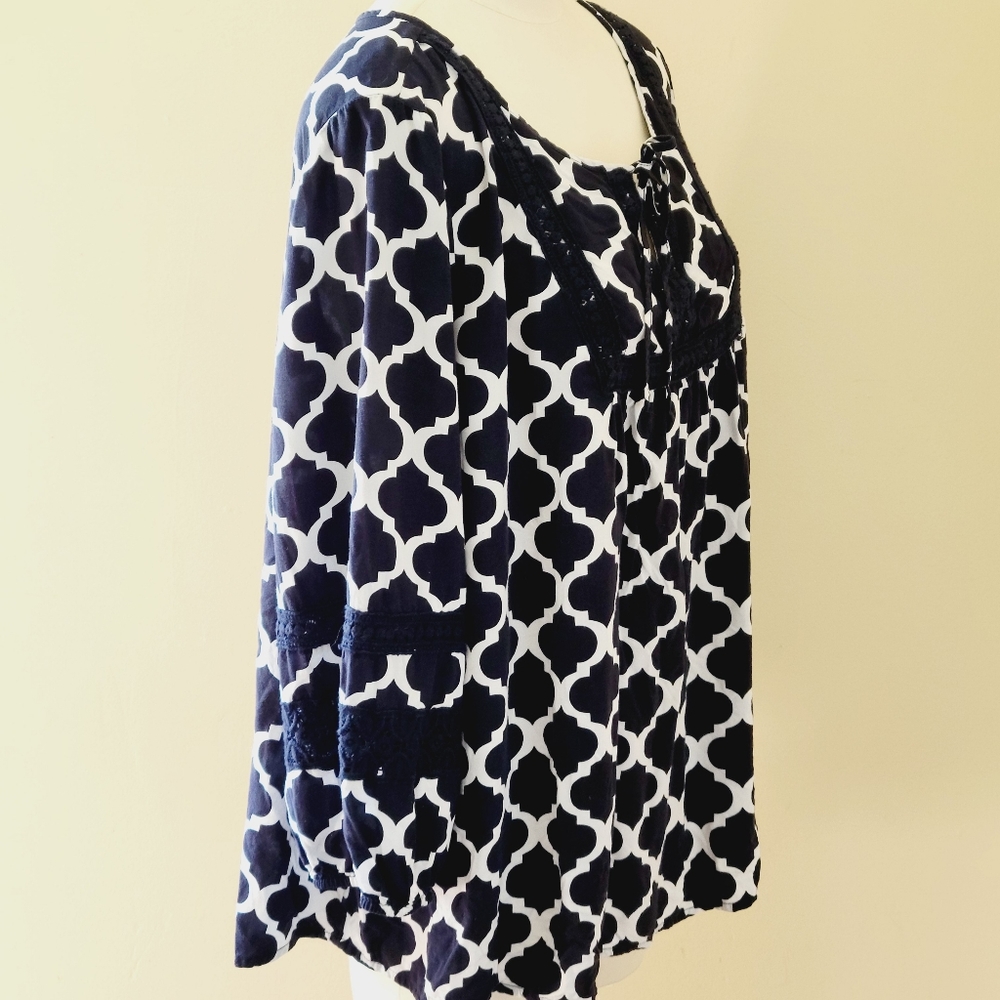 Crown & Ivy navy geo peasant blouse size xxl - Picture 4 of 9